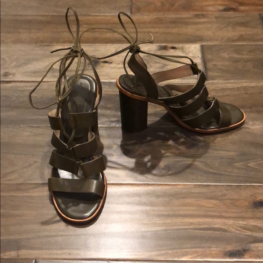 Banana republic olive lace up heel